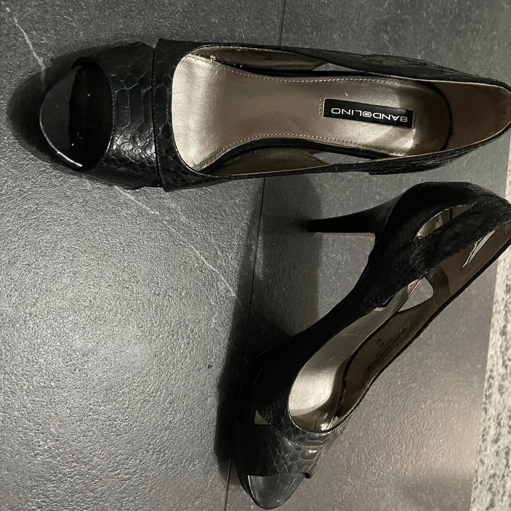 Beautiful open toed Bandolino 4” heels